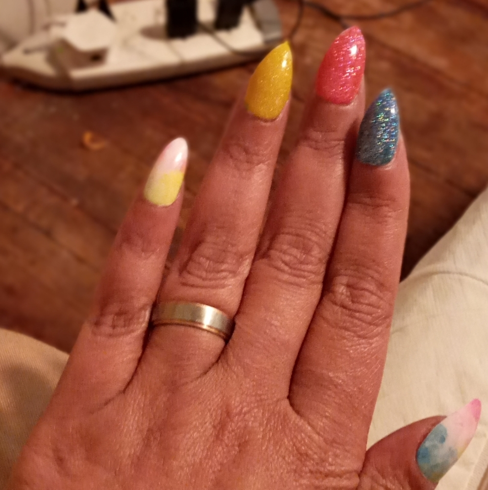 Press on nails
